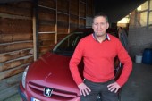 Pascal De Walsche, uitbater van sfeercafé Den Heksenketel en slachtoffer van diefstal bij zijn tweedehandswagen.